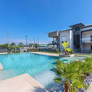 Apartment Una Terrazza Sul Lago A2 Con Piscina By Wonderful Italy, Peschiera del Garda